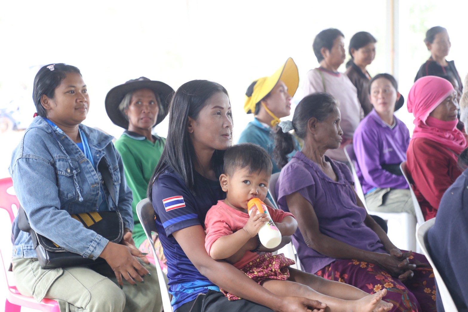 title - เลขาฯ ส.ป.ก. รุดให้กำลังใจพี่น้องเกษตรกรในเขตปฏิรูปที่ดินพื้นที่ชายแดนอุบลฯ ใกล้จุดสู้รบเพียง 7 กม.